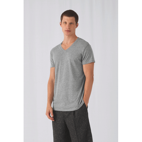 B&C | T-shirt triblend de homem com decote em v